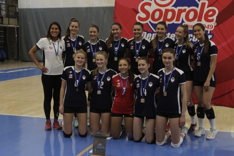 Alemán de Santiago busca su bicampeonato en el Honor Damas del Vóleibol Soprole UC