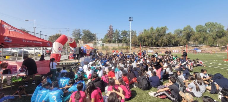 Más de 500 estudiantes disfrutaron con el masivo de Vóleibol Soprole en Til Til