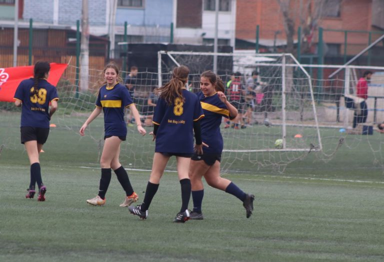 Colegios Candidatos sacan diferencia en el inicio de fútbol de Honor Soprole UC
