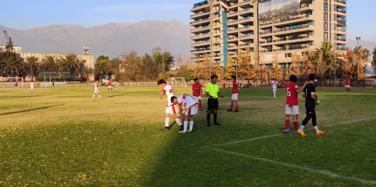 En la agonía SIEB mantuvo sus opciones en el Fútbol Soprole UC