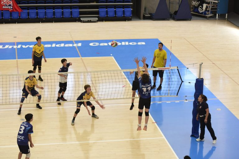 Vóleibol Soprole UC: Duelos claves se juegan en la quinta fecha