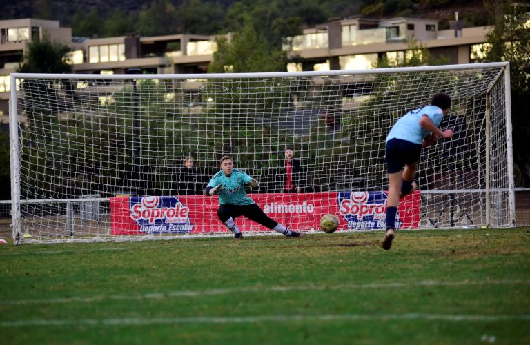 Video: Ranking mejores atajadas Fútbol Soprole UC