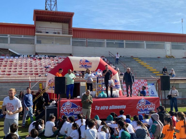 Más de 600 niños se reunieron en el masivo de voleibol Soprole en San Felipe