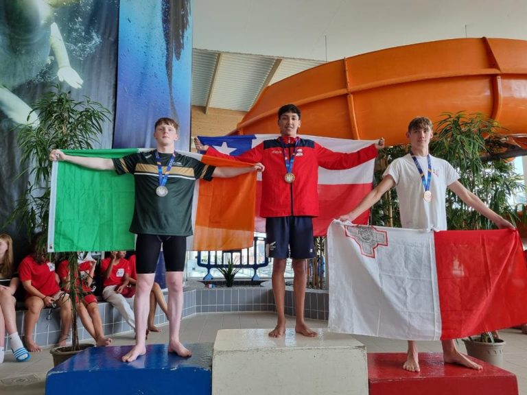 Feliz día para la natación escolar de Chile en los Fisec Games