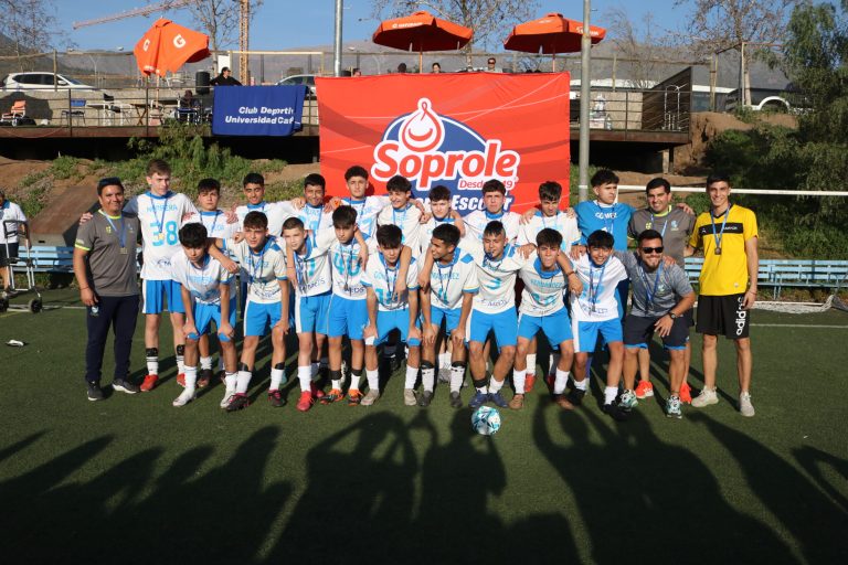 Mayor de Peñalolén campeón del Ascenso Intermedia del Fútbol Soprole UC
