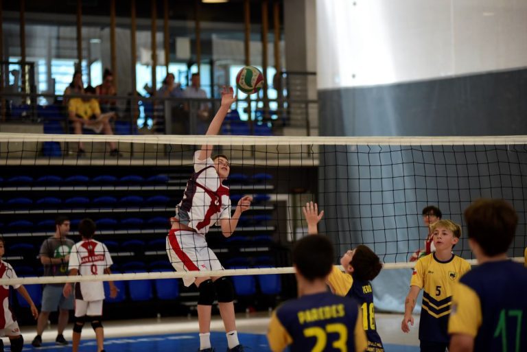 El vóleibol Soprole UC levantó telón en Mini e Infantil
