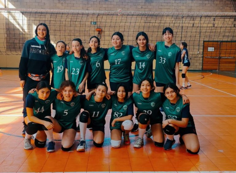 Una victoria por lado entre SC Apoquindo y Trewhela’s en el Honor Damas del Vóleibol Soprole UC