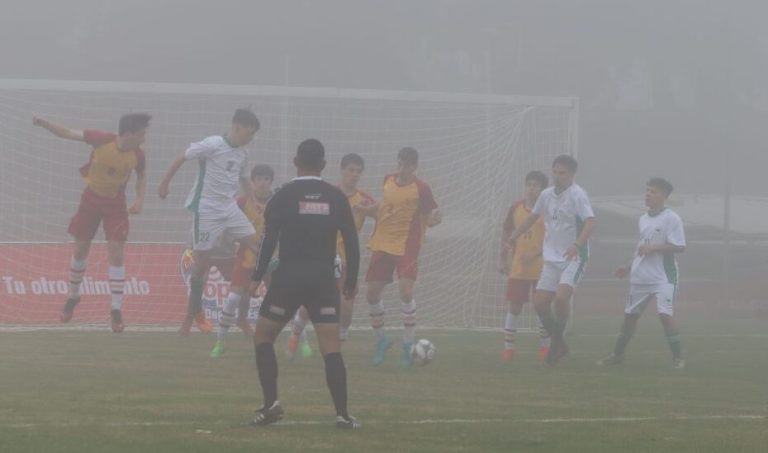 La lluvia sigue jugando una mala pasada al Fútbol Soprole UC