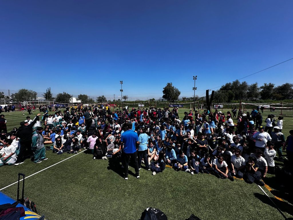 Más de 700 alumnos dieron vida al Masivo de Vóleibol Soprole en Colina