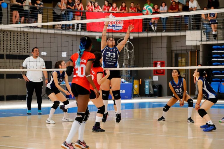 Deporte Escolar UC confirmó los Ascensos y Descensos del Vóleibol Damas Soprole