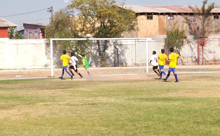 Marcelino Champagnat y The Southern Cross protagonizaron el Fútbol Soprole UC