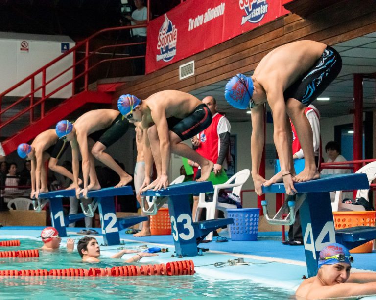 Apretada definición tuvo la Natación Soprole de Valdivia