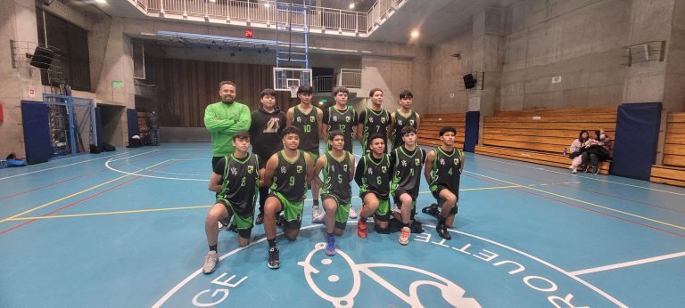 Santiago Compostela y un paso más para buscar el doblete del Básquetbol Soprole UC