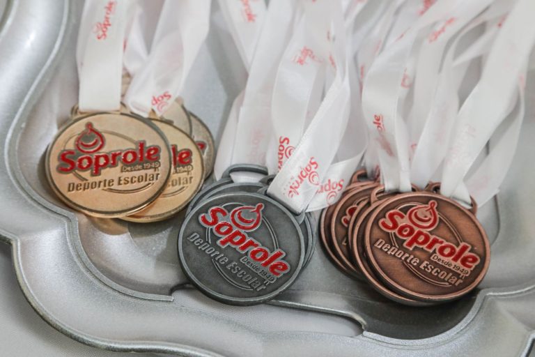 Gran presencia en la octava fecha de Natación Soprole de Puerto Varas