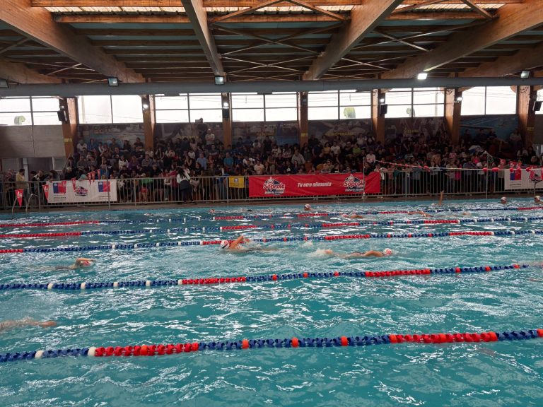 Santiago tiene nuevo campeón en la fecha clasificatoria de la Natación Soprole