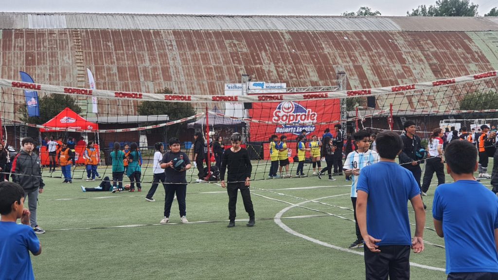 Cerro Navia recibió nueva fecha del Masivo de Vóleibol