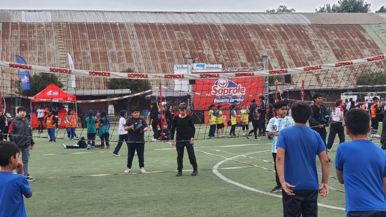 Cerro Navia recibió nueva fecha del Masivo de Vóleibol