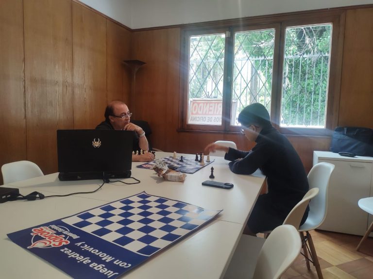 Conoce a Rafael Cáceres, finalista de las simultáneas de Ajedrez Soprole