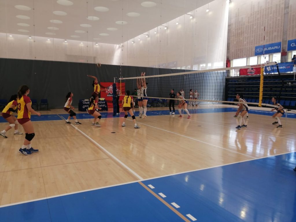Conoce los movimientos de división del vóleibol Soprole UC