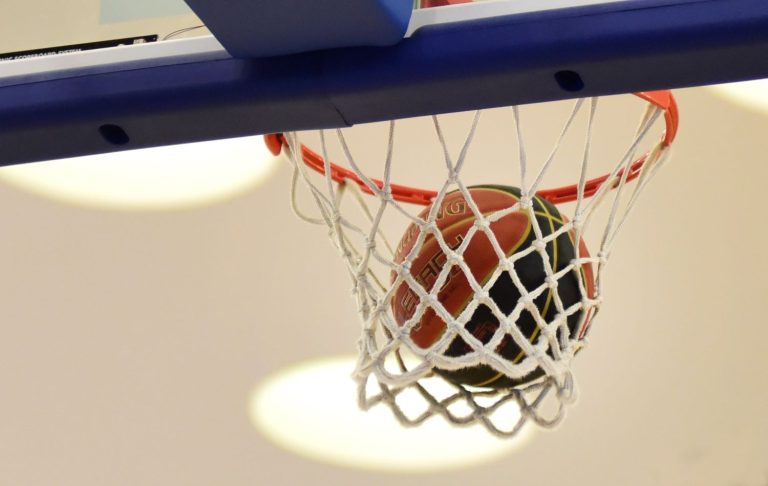 Dos colegios con opción de Póker: clasificados a playoffs del Básquetbol Soprole UC