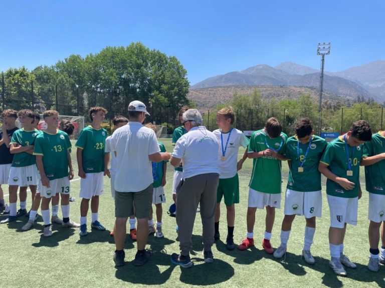 Verbo Divino y Everest se coronaron en el Fútbol Honor Soprole UC
