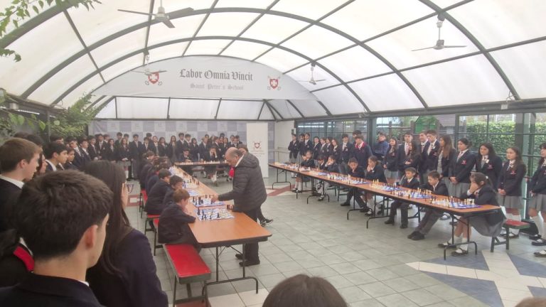 De esta forma comenzaron las Simultáneas Ajedrez Soprole 2025