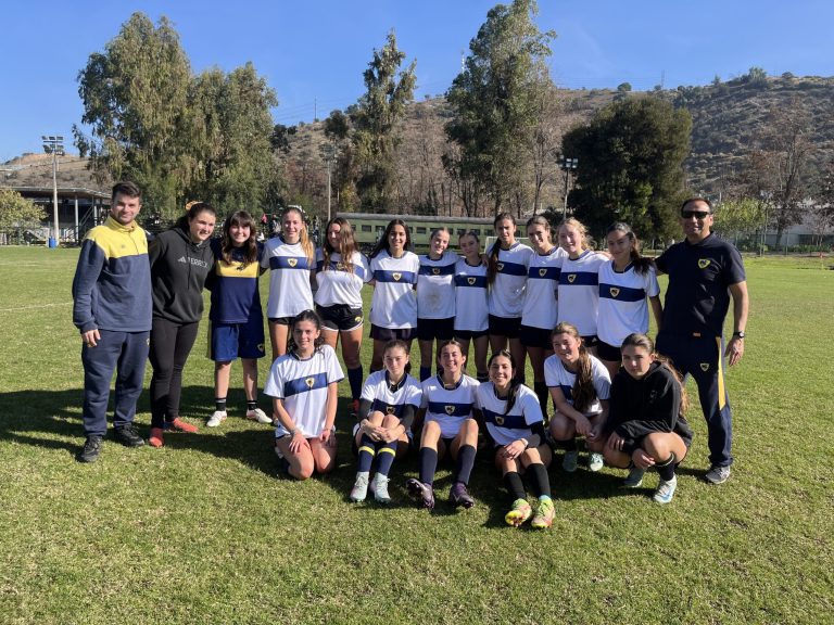 Saint George dominó el duelo de punteras y manda en el Fútbol Soprole UC