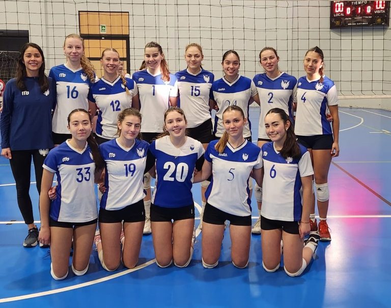 Alemán arrasa en casa y pone un pie en las semifinales del Vóleibol Soprole UC