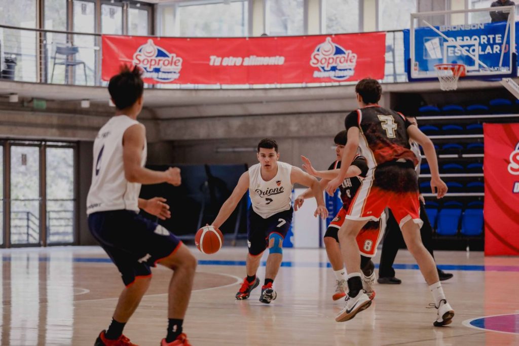 Básquetbol Soprole UC: fotos finales Intermedia y Superior