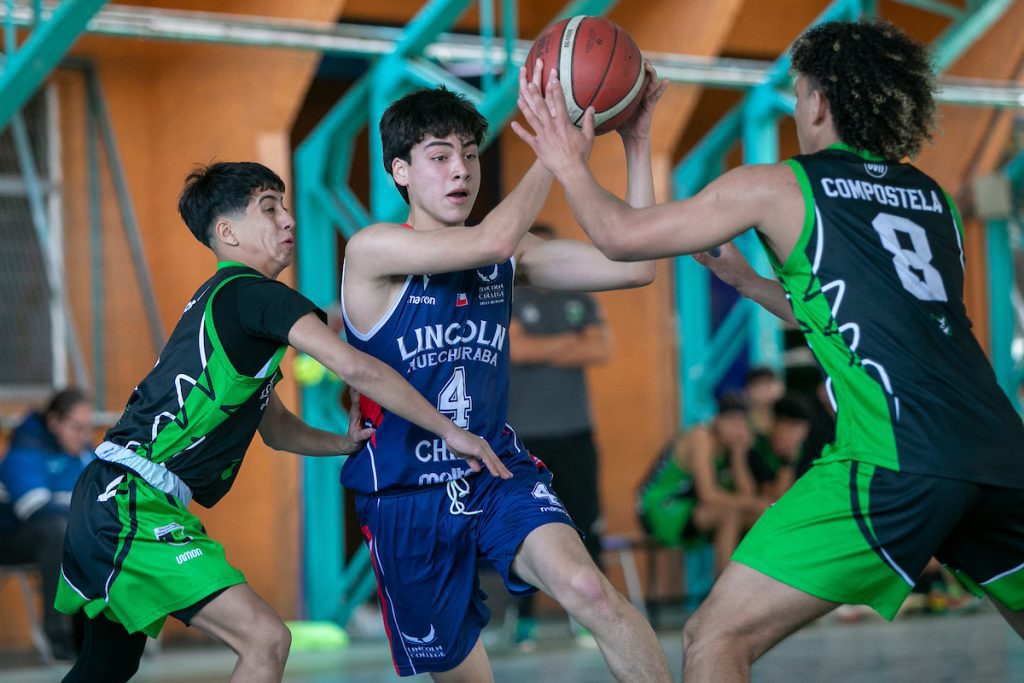 Candidatos reparten triunfos en las semifinales del Básquetbol Soprole UC
