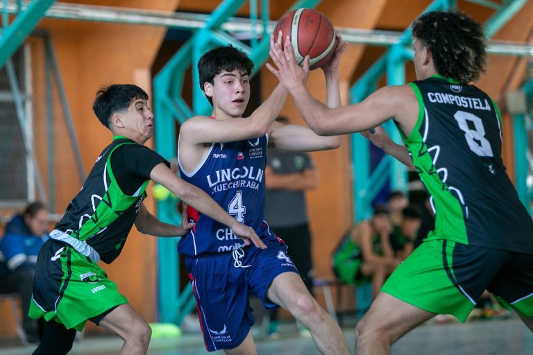 Candidatos reparten triunfos en las semifinales del Básquetbol Soprole UC