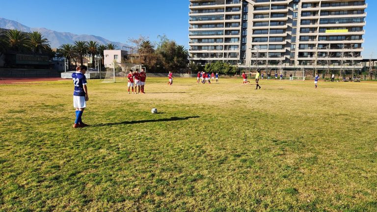 Fútbol Soprole UC: Cordillera elimina a SIEB y espera a Verbo Divino en semifinales