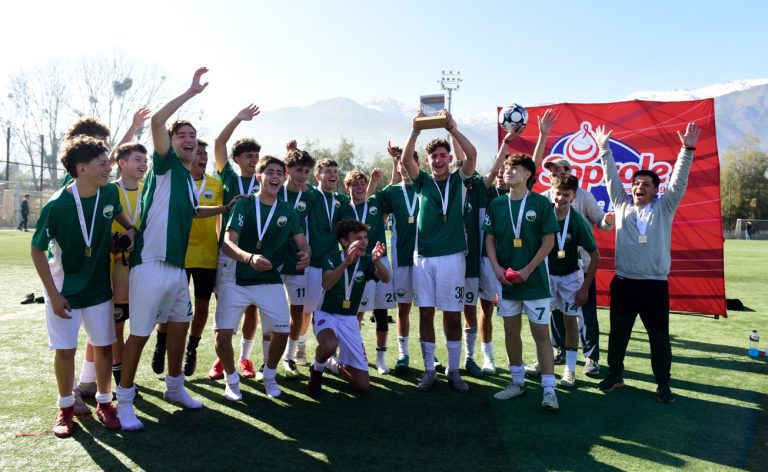 Verbo Divino logra  doblete en el Honor Soprole UC