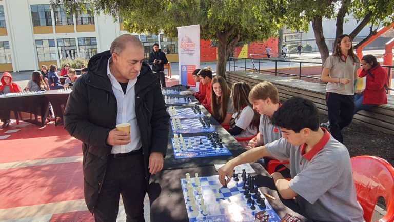 Comenzó el semestre de las Simultáneas de Ajedrez Soprole