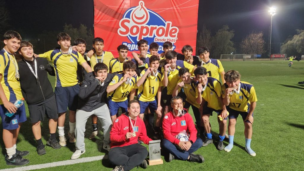 Fútbol Soprole UC: En emocionantes penales se definieron los primeros campeones del año
