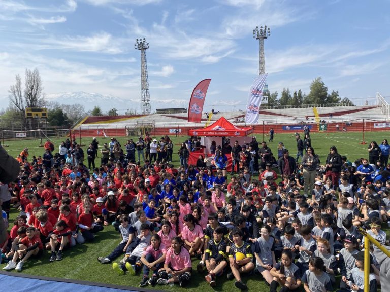 Los campeones nacionales no sueltan el oro del Vóleibol Masivo Soprole