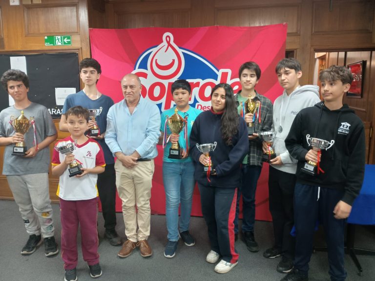 Más de 100 participantes dieron vida a la final de las Simultáneas de Ajedrez Soprole 2025