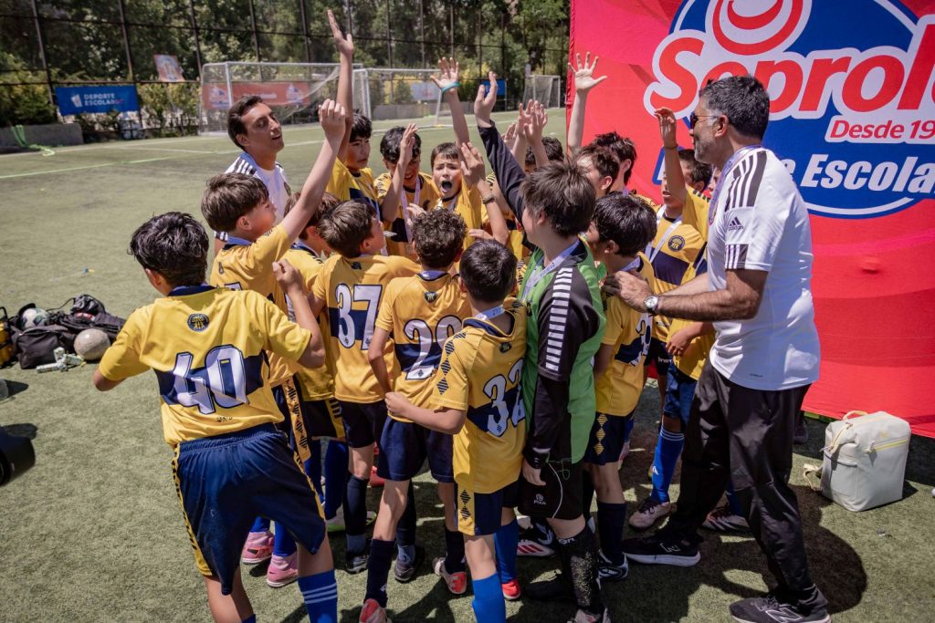 Definidos los campeones en el Fútbol Mini y Damas Soprole UC