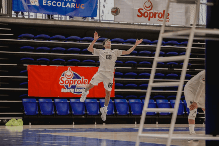 Cuatro partidos en la lucha por el título del Vóleibol Soprole UC