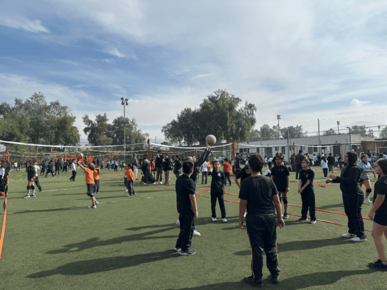 Más de 800 niños dieron vida a la segunda fecha del Vóleibol Masivo Soprole