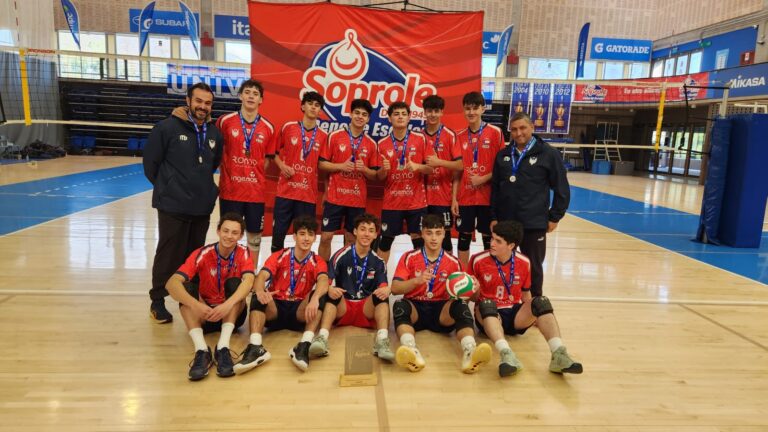 Alemán se consagró otra vez en el Vóleibol Soprole UC