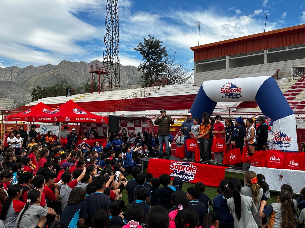 San Felipe conoció a sus nuevos campeones en el Vóleibol Masivo Soprole